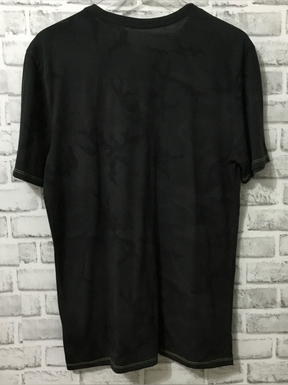 Nike Black Short Sleeve Tee with Neon Yellow Swoosh - B421 - Picture 5 of 9